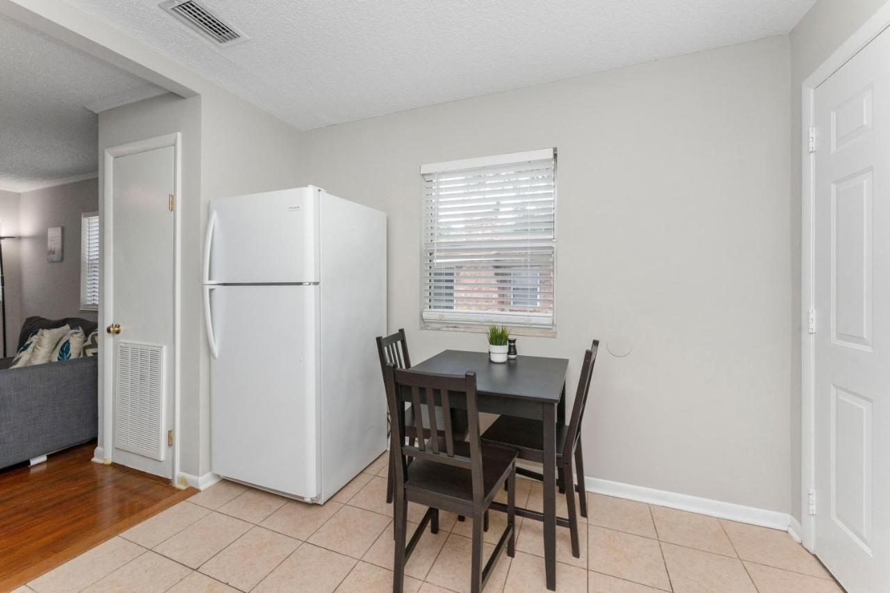 King Bedroom 2Bed1Bath Sleeps 4 Close To Town Center Downtown Beach Mayo Clinic Jacksonville Exterior photo