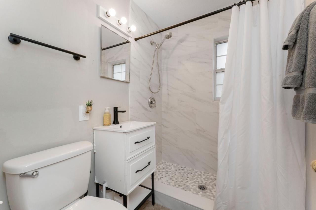 King Bedroom 2Bed1Bath Sleeps 4 Close To Town Center Downtown Beach Mayo Clinic Jacksonville Exterior photo